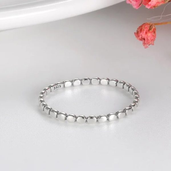 anillo mujer plata Gaia, disponible en 3 tallas: 6,7 y 8. color plata bodegón