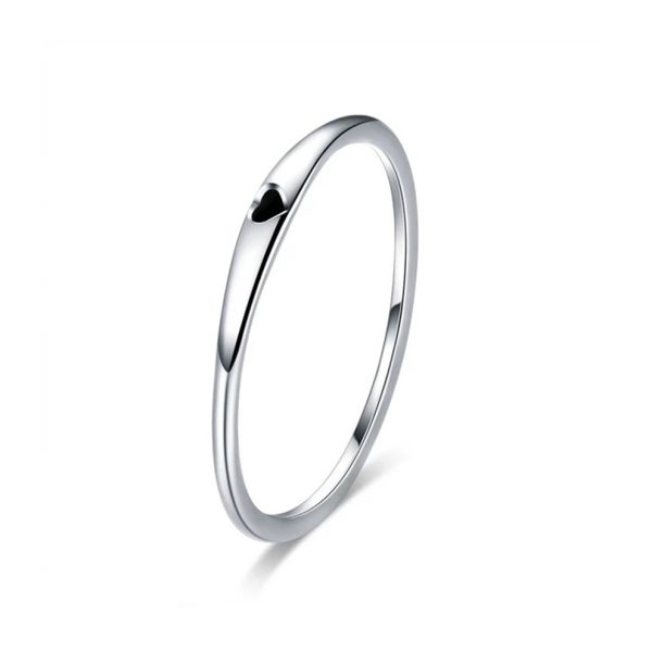 anillo mujer plata maya, disponible en 4 tallas: 6,7,8 y 9. color plata con corazón negro