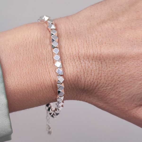 Pulsera mujer rocas plata- Pulsera plata mujer de ley 925. Cadena eslabones doble- Regalo ideal mujer- Regalo día de la madre muñeca modelo con pulsera